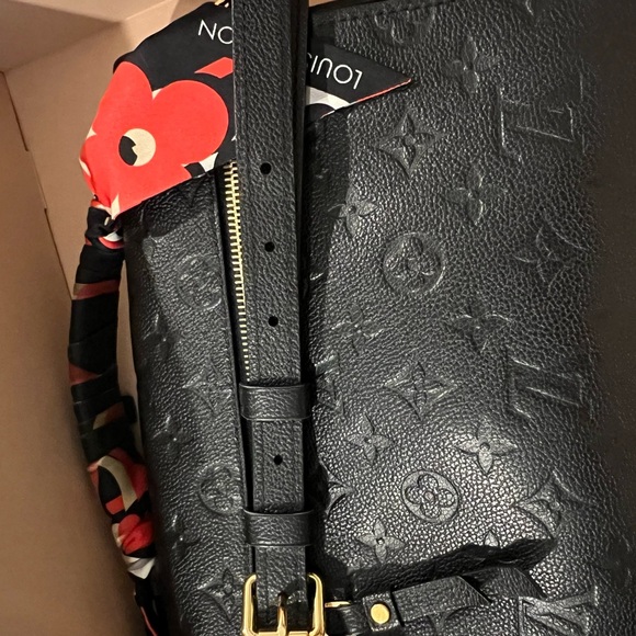 Excellent condition. Will come with a bandeau that I bought it with. - Picture 5 of 12